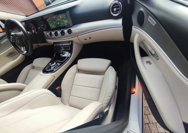 Mercedes-Benz Klasa E cena 89900 przebieg: 289900, rok produkcji 2017 z Jawor małe 781